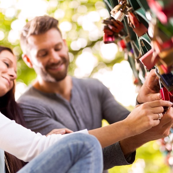 Treo chiếc khóa tình yêu của bạn và người ấy ở những địa điểm đáng nhớ